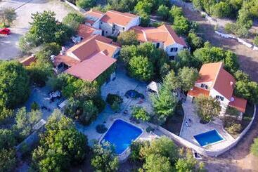 پانسیون Nono Ban Hotel & Villa