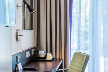 هتل Premier Inn Karlsruhe City Am Wasserturm