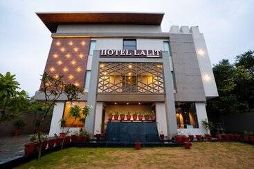 هتل Lalit International   A Boutique