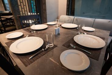 هتل Lalit International   A Boutique