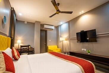 هتل Lalit International   A Boutique