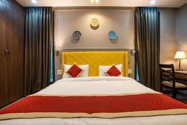 هتل Lalit International   A Boutique