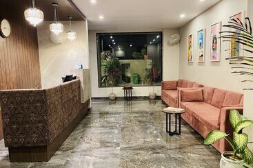 هتل Lalit International   A Boutique