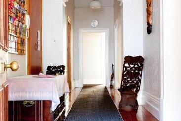 فندق صغير Ashanti Gardens Guesthouse