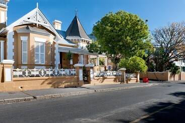 فندق صغير Ashanti Gardens Guesthouse