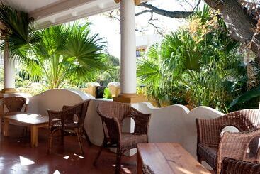 فندق صغير Ashanti Gardens Guesthouse