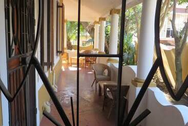 فندق صغير Ashanti Gardens Guesthouse