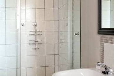 فندق صغير Ashanti Gardens Guesthouse
