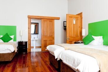 فندق صغير Ashanti Gardens Guesthouse