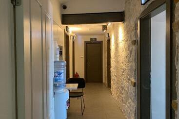 تختخواب و صبحانه La Porta Luxury Rooms