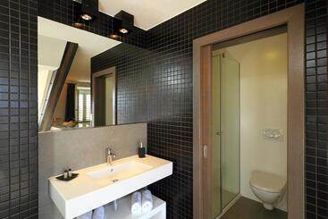 تختخواب و صبحانه La Porta Luxury Rooms