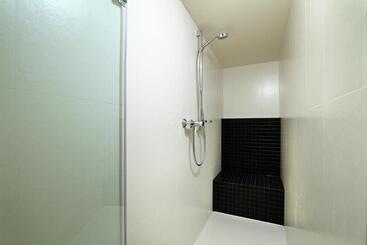 تختخواب و صبحانه La Porta Luxury Rooms