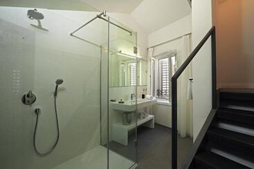 تختخواب و صبحانه La Porta Luxury Rooms