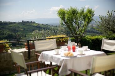 هتل Agriturismo Le Colombe Assisi