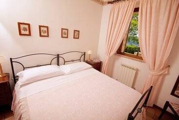 هتل Agriturismo Le Colombe Assisi
