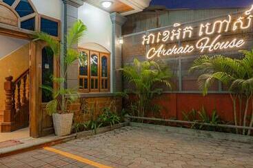 هتل Archaic House