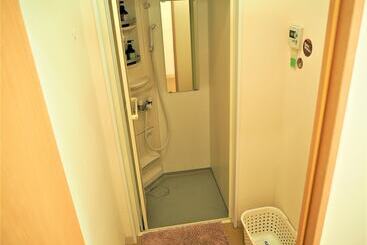 هتل کپسول Oak Hostel Cabin