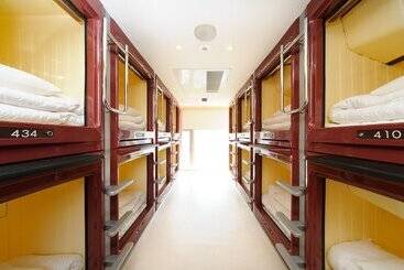 هتل کپسول Oak Hostel Cabin