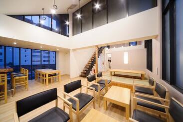 هتل کپسول Oak Hostel Cabin