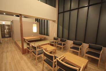 هتل کپسول Oak Hostel Cabin