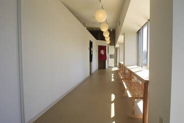 هتل کپسول Oak Hostel Cabin