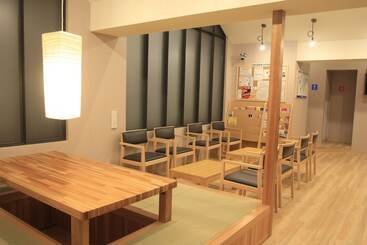 هتل کپسول Oak Hostel Cabin