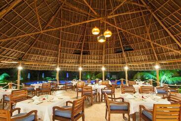 Отель Kisiwa On The Beach