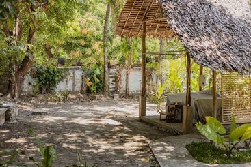 پانسیون Amami Beach Resort