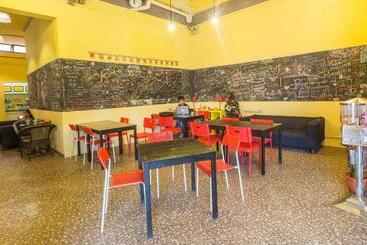 The Hive Singapore Hostel
