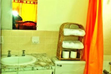 Eldemire's Tropical Island Inn