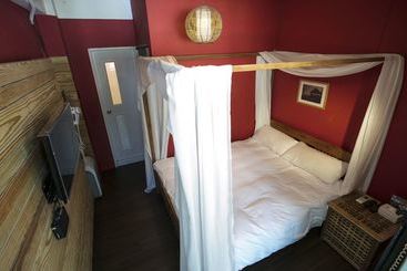 Fengjia Footpace  Hostel