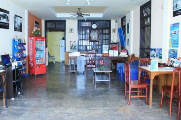 هتل 99 Oldtown Boutique Guesthouse Sha Extra Plus