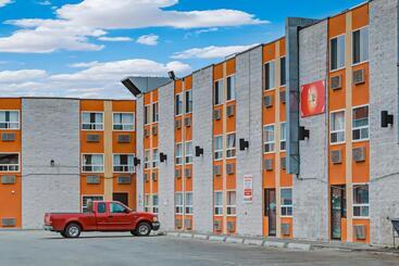 هتل Airport Traveller S Inn
