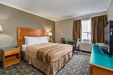 هتل Airport Traveller S Inn