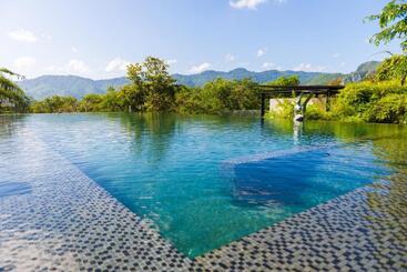 هتل Botanica Khao Yai