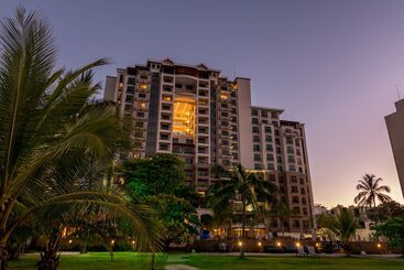 هتل Croc S Resort & Casino