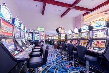 هتل Croc S Resort & Casino