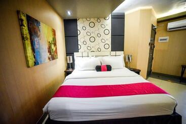 هتل Eloisa Royal Suites