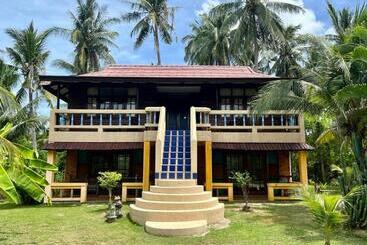 Отель First Villa Beach Resort