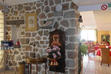 هتل Hostellerie Saint Clément