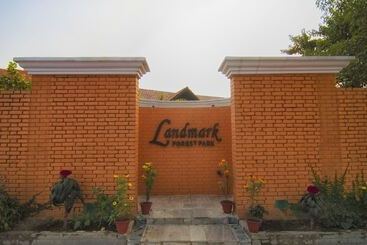 هتل Landmark Forest Park