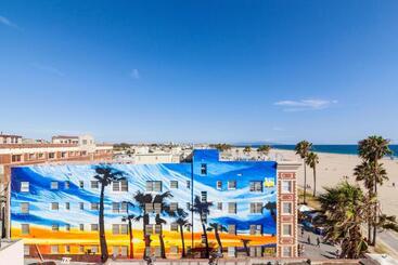 هتل Venice Suites