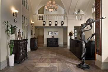 Palace Gate Hotel & Residence By Ehm