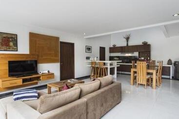 استراحتگاه Delu Villas & Suite