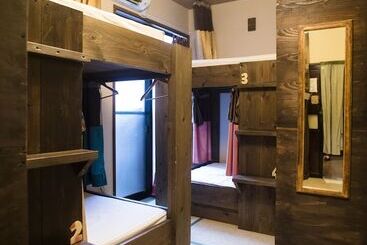 هاستل Osaka Guest House U En