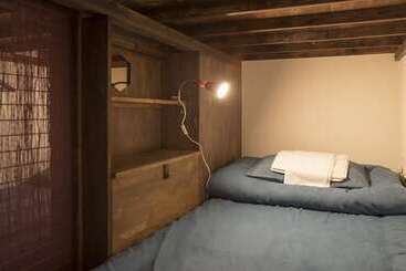 هاستل Osaka Guest House U En