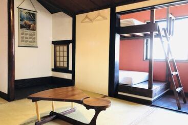 هاستل Osaka Guest House U En