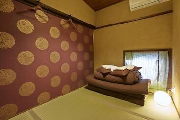 هاستل Osaka Guest House U En
