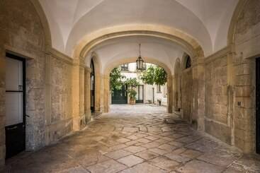 تختخواب و صبحانه Palazzo Bernardini Suites