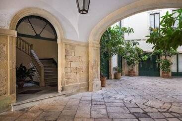 تختخواب و صبحانه Palazzo Bernardini Suites